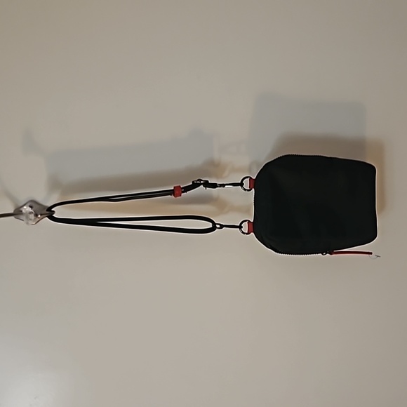 GUESS Black Unisex Crossbody Camera Style Bag - Picture 6 of 8